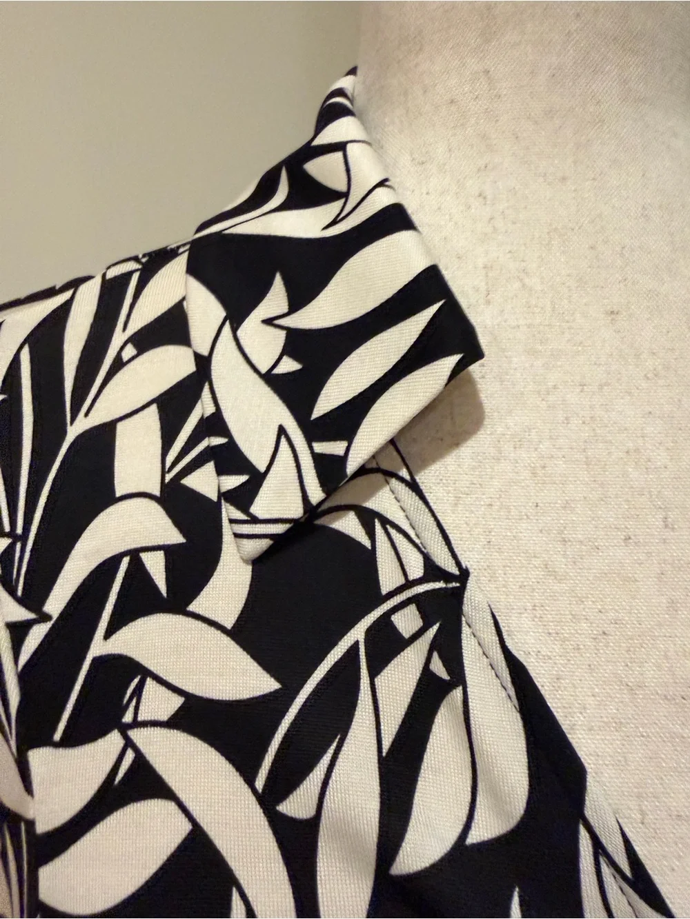 Diane Von Furstenberg Black and Cream Leaf-Print Silk Midi Wrap Dress - Picture 3 of 14